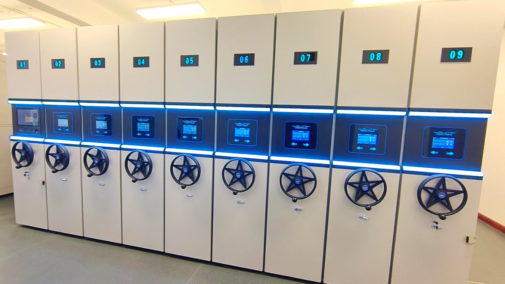 Star-Wheel Smart mobile shelving with five-point star wheel in a centred archive aisle