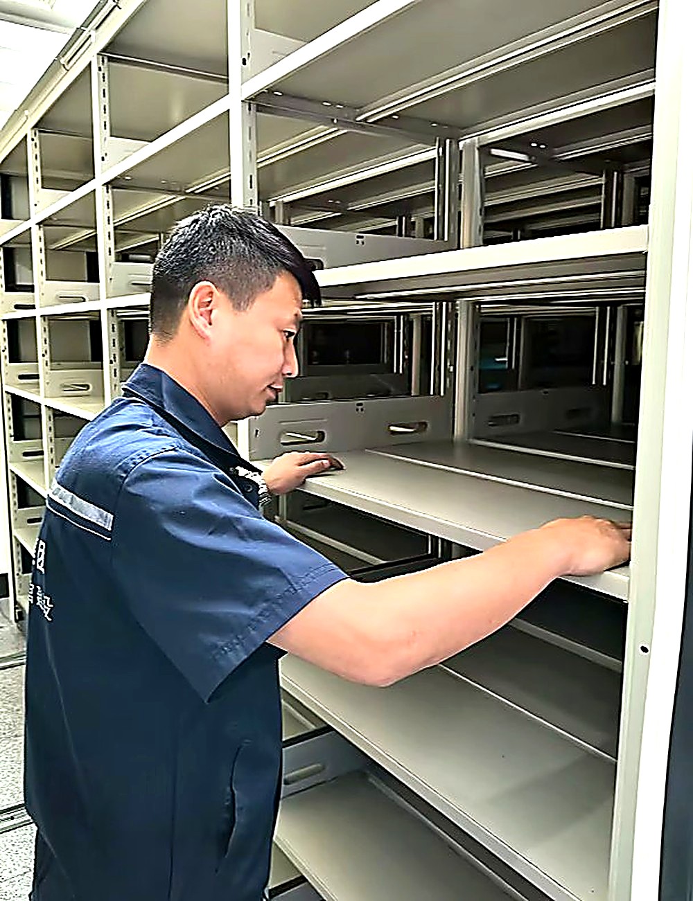 Shelf installation and adjustment