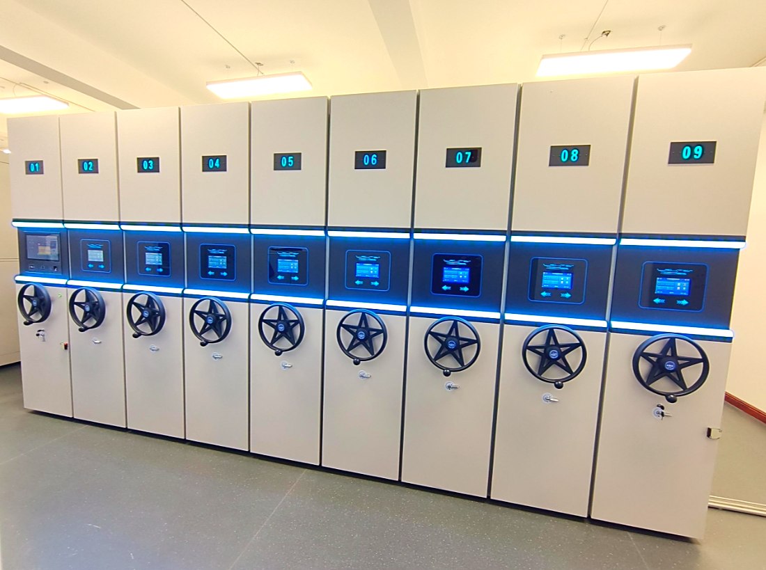 Smart mobile shelving detail